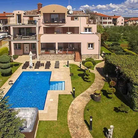 Goran Apartment